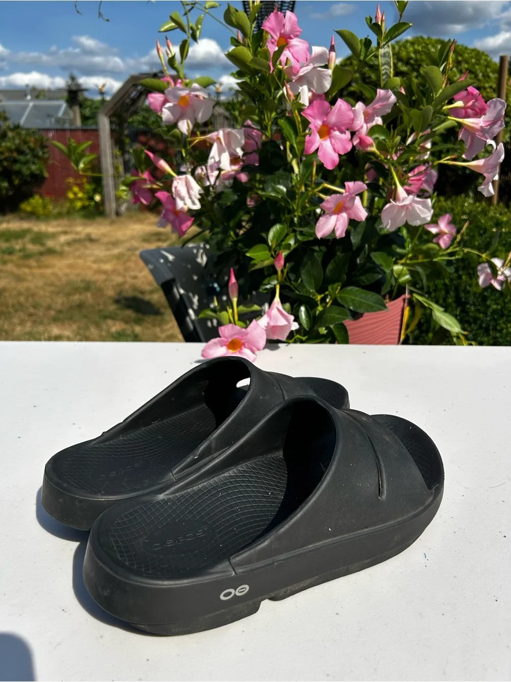 Oofoos Unisex’s Black Men's and Women’s Slide Sandals Size M9,W11